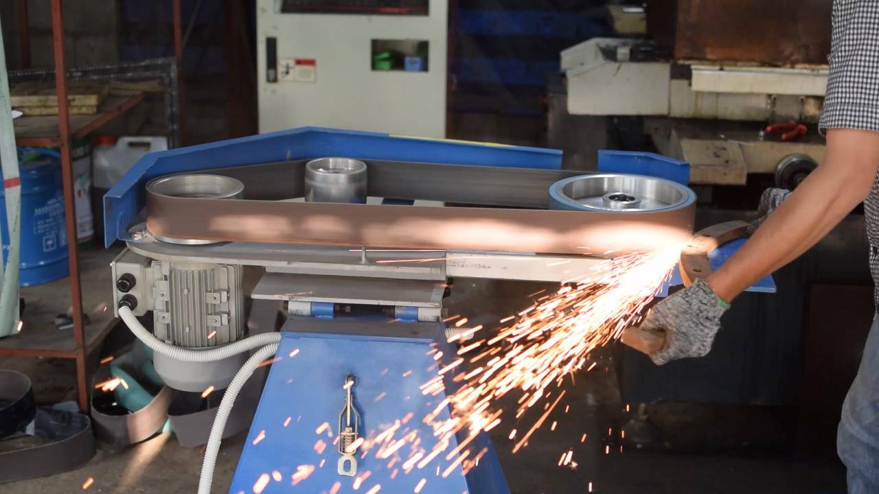 máy mài nhám dây 3 Lô nằm ngang mài thanh sắt